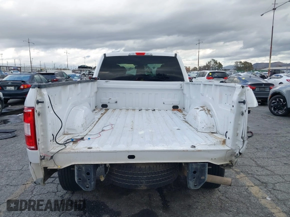 2018 Ford F-150 XL z VIN 1FTEX1C58JKF59560, wystawiony jako IAAI lot #41588032 z przebiegiem 138 858 mil mil oraz . Historia ofert i sprzedaży dostępna na DreamBid. Obrazek 17.