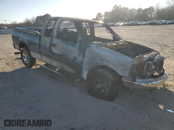 2000 Ford F-150 XL with VIN 1FTRX17L6YNB61928, listed as a Copart auction lot 43136575 with 0 mi miles and Non Repairable. Bid and sale history available at carsss.com. Image 4.