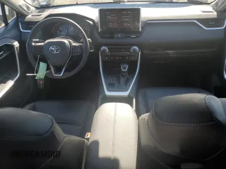 2021 Toyota RAV4 XLE Premium z VIN 2T3A1RFV5MW145979, wystawiony jako Copart lot #62752895 z przebiegiem 35 096 mil mil oraz Szkoda całkowita • Salvage title. Historia ofert i sprzedaży dostępna na DreamBid. Obrazek 8.