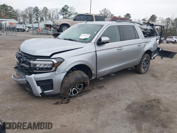 2024 Ford Expedition Max XLT z VIN 1FMJK1J84REA24967, wystawiony jako IAAI lot #41934342 z przebiegiem 39 188 mil mil oraz . Historia ofert i sprzedaży dostępna na DreamBid. Obrazek 17.