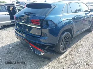 2022 Volkswagen Atlas SE z VIN 1V2HE2CA7NC211835, wystawiony jako IAAI lot #42722660 z przebiegiem 56 112 mil mil oraz . Historia ofert i sprzedaży dostępna na DreamBid. Obrazek 21.