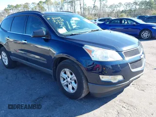 2012 Chevrolet Traverse LS z VIN 1GNKRFED7CJ174540, wystawiony jako IAAI lot #41753157 z przebiegiem 139 416 mil mil oraz . Historia ofert i sprzedaży dostępna na DreamBid. Obrazek 1.
