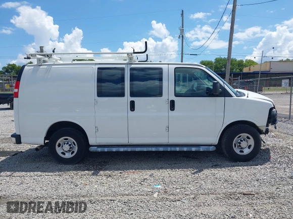 2021 Chevrolet Express Cargo z VIN 1GCWGAF71M1207030, wystawiony jako IAAI lot #42824104 z przebiegiem 40 809 mil mil oraz . Historia ofert i sprzedaży dostępna na DreamBid. Obrazek 12.