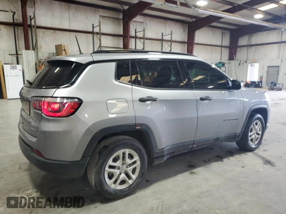 2018 Jeep Compass Sport z VIN 3C4NJCAB7JT240638, wystawiony jako Copart lot #58987085 z przebiegiem 70 310 mil mil oraz Szkoda całkowita • Salvage title. Historia ofert i sprzedaży dostępna na DreamBid. Obrazek 3.
