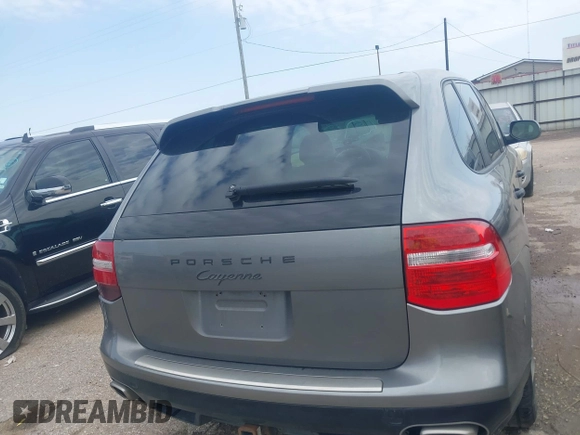 2010 Porsche Cayenne z VIN WP1AA2AP4ALA11946, wystawiony jako IAAI lot #41541830 z przebiegiem 229 331 mil mil oraz . Historia ofert i sprzedaży dostępna na DreamBid. Obrazek 16.