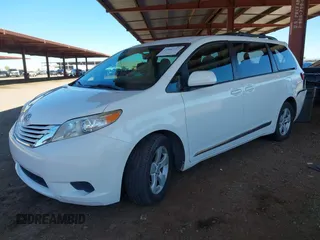 2017 Toyota Sienna LE Auto Access Seat with VIN 5TDKZ3DC5HS820717, listed as a IAAI auction lot 41884712 with 42,592 mi miles. Bid and sale history available at carsss.com. Image 17.