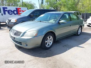 2005 Nissan Altima 2.5 S with VIN 1N4AL11D85C188734, listed as a IAAI auction lot 42064033 with 164,737 mi miles. Bid and sale history available at carsss.com. Image 2.