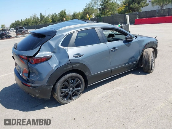 2024 Mazda CX-30 S Preferred z VIN 3MVDMBCMXRM640631, wystawiony jako IAAI lot #41900958 z przebiegiem 10 332 mil mil oraz . Historia ofert i sprzedaży dostępna na DreamBid. Obrazek 4.