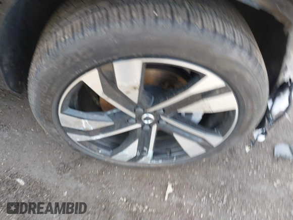 2024 Volvo XC40 Plus Dark Theme with VIN YV4L12UL8R2270960, listed as a IAAI auction lot 41642556 with 5,909 mi miles and . Bid and sale history available at DreamBid. Image 12.