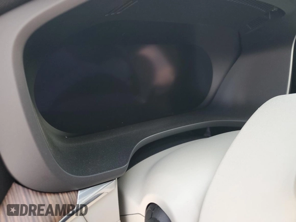 2022 Volvo XC60 Momentum z VIN YV4L12DK8N1909801, wystawiony jako Copart lot #77384044 z przebiegiem Nie podano mil oraz Nie do naprawy • Non repairable. Historia ofert i sprzedaży dostępna na DreamBid. Obrazek 9.