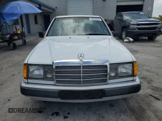 1992 Mercedes-Benz 300 с VIN WDBEB28E4NB612434, выставлен на аукционе Copart как лот 60254235 с пробегом 271 258 миль миль и Списание • Salvage title. История ставок и продаж доступна на DreamBid. Изображение 5.