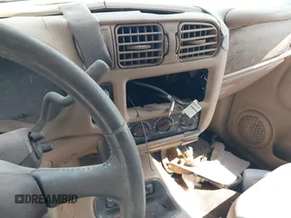 1999 Chevrolet Blazer LS z VIN 1GNCS13W1X2120019, wystawiony jako IAAI lot #41766379 z przebiegiem Nie podano mil oraz . Historia ofert i sprzedaży dostępna na DreamBid. Obrazek 12.