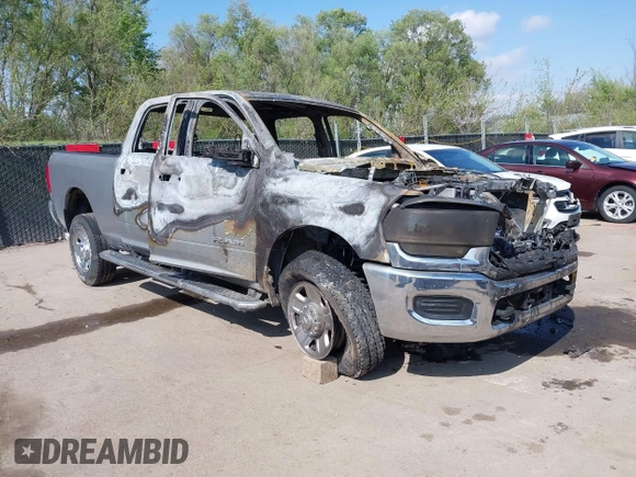 2024 Ram 2500 Big Horn z VIN 3C6UR5DL0RG102178, wystawiony jako IAAI lot #42044303 z przebiegiem Nie podano mil oraz . Historia ofert i sprzedaży dostępna na DreamBid. Obrazek 1.
