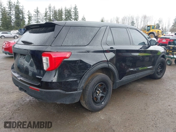 2022 Ford Police Interceptor Utility z VIN 1FM5K8AW2NNA08981, wystawiony jako IAAI lot #41857684 z przebiegiem 22 652 mil mil oraz . Historia ofert i sprzedaży dostępna na DreamBid. Obrazek 4.