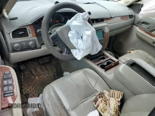 2008 Chevrolet Suburban 2LT with VIN 3GNFK16318G134655, listed as a Copart auction lot 52225855 with 298,925 mi miles and Salvage Title. Bid and sale history available at DreamBid. Image 8.
