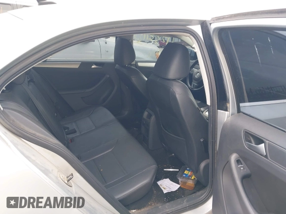 2014 Volkswagen Jetta SE z VIN 3VWD17AJ8EM314253, wystawiony jako IAAI lot #42361152 z przebiegiem 118 638 mil mil oraz . Historia ofert i sprzedaży dostępna na DreamBid. Obrazek 8.