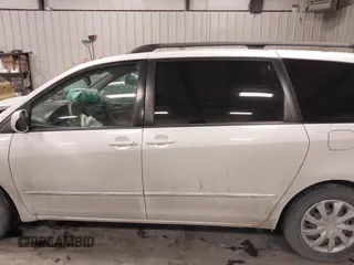 2005 Toyota Sienna XLE with VIN 5TDZA22C85S257080, listed as a IAAI auction lot 41609665 with 143,331 mi miles. Bid and sale history available at carsss.com. Image 14.