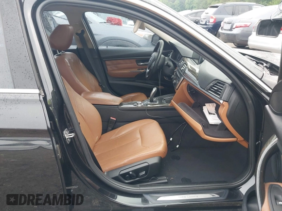 2013 BMW 3 Series 328i z VIN WBA3A5G54DNP20416, wystawiony jako IAAI lot #42092526 z przebiegiem 136 545 mil mil oraz . Historia ofert i sprzedaży dostępna na DreamBid. Obrazek 5.