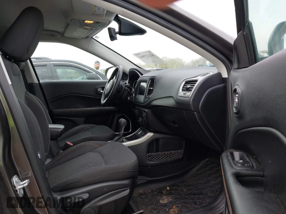 2018 Jeep Compass Sport с VIN 3C4NJCAB9JT489149, выставлен на аукционе IAAI как лот 42025904 с пробегом 87 099 миль миль и . История ставок и продаж доступна на DreamBid. Изображение 5.