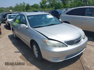2005 Toyota Camry STD z VIN 4T1BE32K95U563280, wystawiony jako IAAI lot #42486439 z przebiegiem 217 050 mil mil oraz . Historia ofert i sprzedaży dostępna na DreamBid. Obrazek 1.