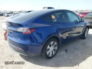 2024 Tesla Model Y Long Range with VIN 7SAYGDEE4RA247417, listed as a IAAI auction lot 41735632 with 30,062 mi miles. Bid and sale history available at carsss.com. Image 4.