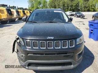 2018 Jeep Compass Latitude with VIN 3C4NJDBB8JT417492, listed as a Copart auction lot 50998975 with 141,975 mi miles and Salvage title. Bid and sale history available at DreamBid. Image 5.