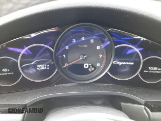 2019 Porsche Cayenne z VIN WP1AA2AY2KDA17863, wystawiony jako Copart lot #69952462 z przebiegiem 22 671 mil mil oraz . Historia ofert i sprzedaży dostępna na DreamBid. Obrazek 9.
