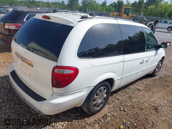 2005 Chrysler Town & Country Limited with VIN 2C4GP64L75R429831, listed as a IAAI auction lot 42090763 with Not Provided miles. Bid and sale history available at carsss.com. Image 4.