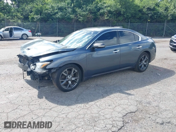2013 Nissan Maxima SV z VIN 1N4AA5AP8DC838720, wystawiony jako IAAI lot #42653167 z przebiegiem 157 203 mil mil oraz . Historia ofert i sprzedaży dostępna na DreamBid. Obrazek 2.