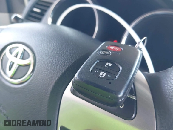 2013 Toyota Highlander Limited z VIN JTEDC3EH1D2012964, wystawiony jako IAAI lot #41666516 z przebiegiem 231 737 mil mil oraz . Historia ofert i sprzedaży dostępna na DreamBid. Obrazek 11.