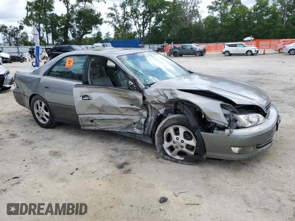 2001 Lexus ES 300 with VIN JT8BF28G615110977, listed as a Copart auction lot 55073025 with 194,948 mi miles and Salvage Title. Bid and sale history available at DreamBid. Image 4.
