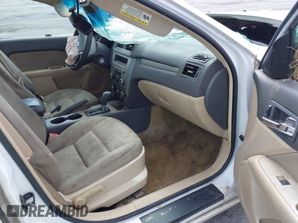 2010 Ford Fusion SE z VIN 3FAHP0HA4AR166105, wystawiony jako IAAI lot #42267814 z przebiegiem 322 392 mil mil oraz . Historia ofert i sprzedaży dostępna na DreamBid. Obrazek 5.