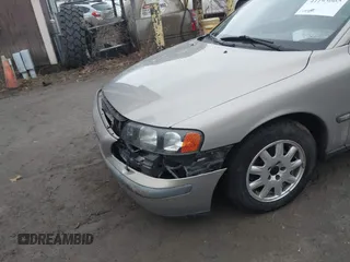 2001 Volvo S60 with VIN YV1RS61R012013431, listed as a IAAI auction lot 41193065 with 179,844 mi miles. Bid and sale history available at carsss.com. Image 6.