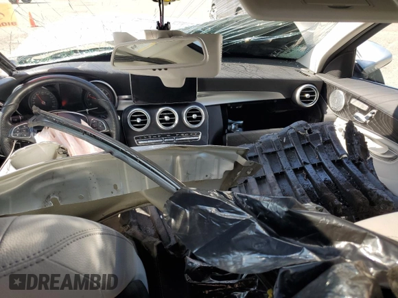 2017 Mercedes-Benz C 300 z VIN 55SWF4KB2HU188885, wystawiony jako Copart lot #59305435 z przebiegiem Nie podano mil oraz Szkoda całkowita • Salvage title. Historia ofert i sprzedaży dostępna na DreamBid. Obrazek 8.