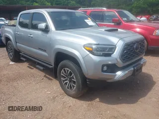 2023 Toyota Tacoma SR5 z VIN 3TMAZ5CN5PM204251, wystawiony jako IAAI lot #42293655 z przebiegiem 11 673 mil mil oraz . Historia ofert i sprzedaży dostępna na DreamBid. Obrazek 1.