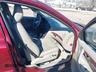 2006 Volvo XC70 with VIN YV4SZ592661225863, listed as a IAAI auction lot 41610978 with 284,602 mi miles. Bid and sale history available at carsss.com. Image 5.