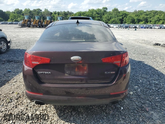 2013 Kia Optima EX z VIN 5XXGN4A77DG138576, wystawiony jako Copart lot #57203965 z przebiegiem 201 406 mil mil oraz Szkoda całkowita • Salvage title. Historia ofert i sprzedaży dostępna na DreamBid. Obrazek 6.