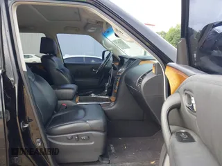 2011 Infiniti QX56 8-passenger z VIN JN8AZ2NC2B9300974, wystawiony jako IAAI lot #42453675 z przebiegiem Nie podano mil oraz . Historia ofert i sprzedaży dostępna na DreamBid. Obrazek 5.