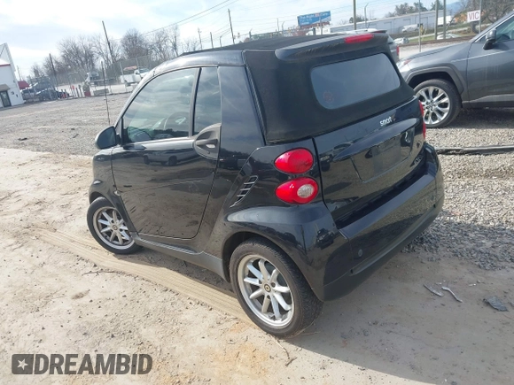 2009 Smart fortwo Passion z VIN WMEEK31X29K288815, wystawiony jako IAAI lot #40953956 z przebiegiem Nie podano mil oraz . Historia ofert i sprzedaży dostępna na DreamBid. Obrazek 3.
