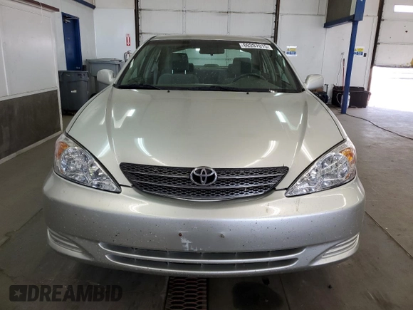 2004 Toyota Camry LE z VIN 4T1BE32K44U824314, wystawiony jako Copart lot #60207015 z przebiegiem 130 066 mil mil oraz Szkoda całkowita • Salvage title. Historia ofert i sprzedaży dostępna na DreamBid. Obrazek 5.