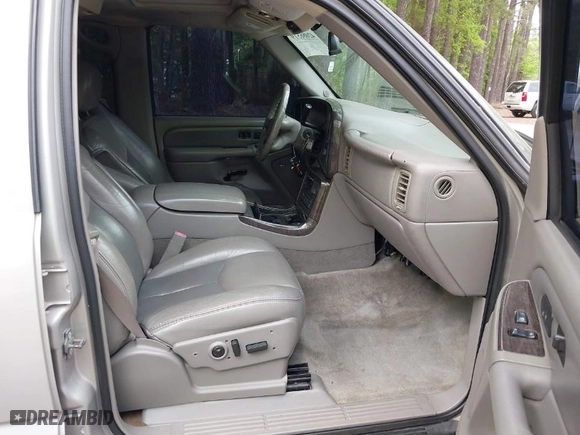 2004 GMC Yukon XL Denali with VIN 1GKFK66U34J280549, listed as a IAAI auction lot 42086519 with 386,587 mi miles. Bid and sale history available at carsss.com. Image 5.