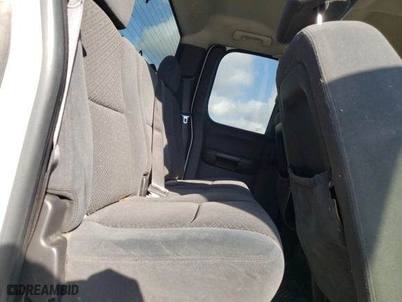 2007 Chevrolet Silverado 1500 LT w/1LT with VIN 1GCEC19J97Z652748, listed as a Copart auction lot 85038084 with 299,328 mi miles and Clean Title. Bid and sale history available at carsss.com. Image 10.