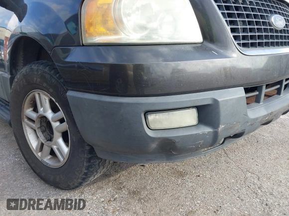2006 Ford Expedition Special Service with VIN 1FMPU15526LA94611, listed as a IAAI auction lot 41496477 with 171,574 mi miles. Bid and sale history available at carsss.com. Image 12.
