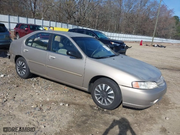 2000 Nissan Altima XE with VIN 1N4DL01D5YC193529, listed as a IAAI auction lot 41834611 with 206,816 mi miles. Bid and sale history available at carsss.com. Image 1.