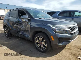 2021 Kia Seltos S z VIN KNDEUCA20M7055458, wystawiony jako Copart lot #49408915 z przebiegiem 46 545 mil mil oraz Szkoda całkowita • Salvage title. Historia ofert i sprzedaży dostępna na DreamBid. Obrazek 4.