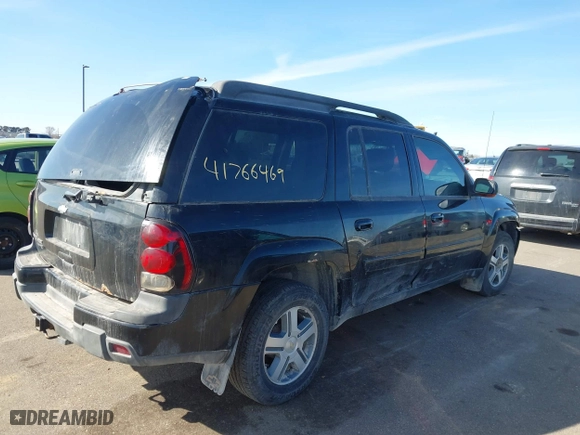 2005 Chevrolet TrailBlazer LS with VIN 1GNET16S756205497, listed as a IAAI auction lot 41766469 with 227,910 mi miles. Bid and sale history available at carsss.com. Image 4.