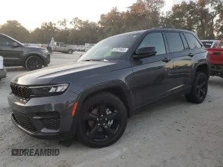 2023 Jeep Grand Cherokee Laredo z VIN 1C4RJGAG2PC662664, wystawiony jako Copart lot #82878804 z przebiegiem 9 800 mil mil oraz Szkoda całkowita • Salvage title. Historia ofert i sprzedaży dostępna na DreamBid. Obrazek 1.
