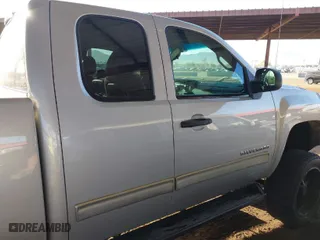 2011 Chevrolet Silverado 1500 LT with VIN 1GCRCSE09BZ423063, listed as a IAAI auction lot 41486593 with 390,292 mi miles. Bid and sale history available at carsss.com. Image 13.