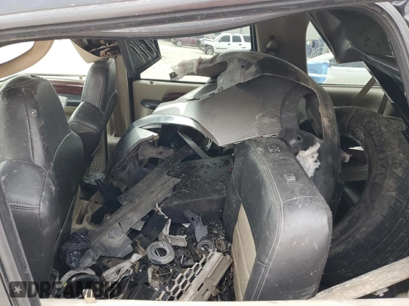 2005 Ford Excursion Eddie Bauer z VIN 1FMNU44L15ED03851, wystawiony jako Copart lot #46347405 z przebiegiem Nie podano mil oraz Nie do naprawy • Non repairable. Historia ofert i sprzedaży dostępna na DreamBid. Obrazek 10.