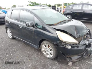 2009 Honda Fit Sport z VIN JHMGE88469S055316, wystawiony jako IAAI lot #42306333 z przebiegiem 144 377 mil mil oraz . Historia ofert i sprzedaży dostępna na DreamBid. Obrazek 1.